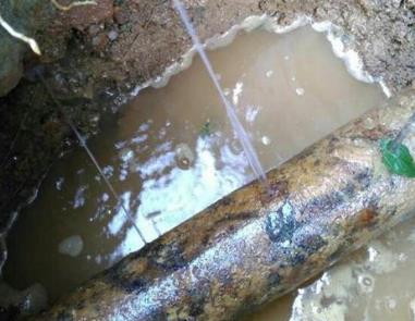 旺苍楼顶渗水维修公司分享下地暖漏水的原因及检测方法。